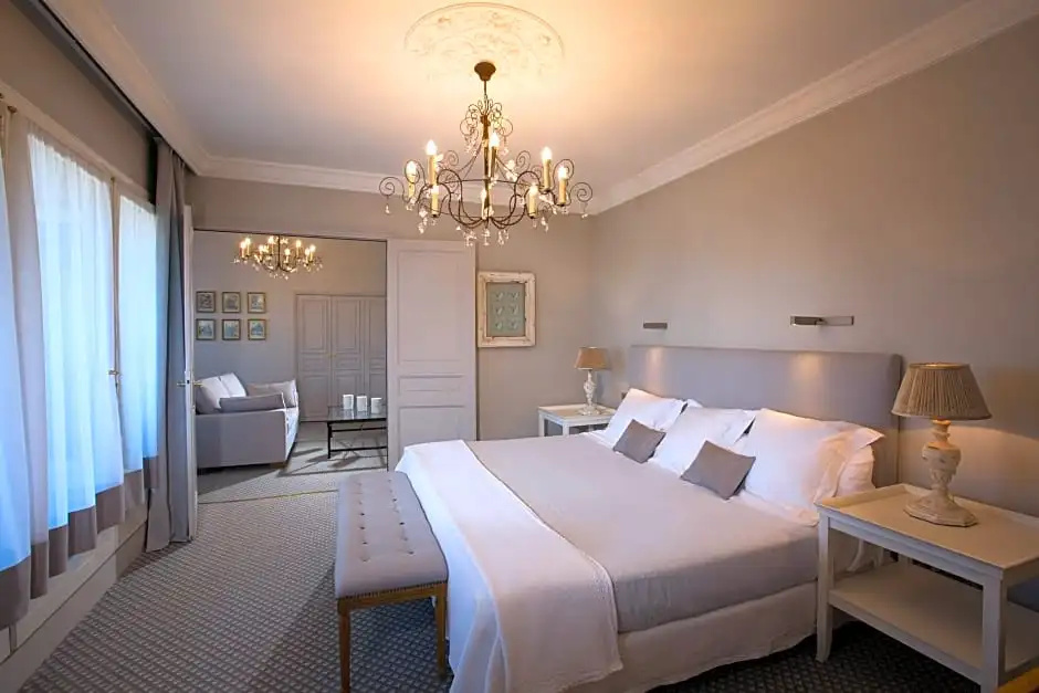 Double Suite (full double bed)