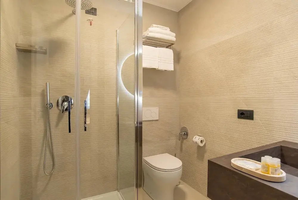 Classic Double room (full double bed)