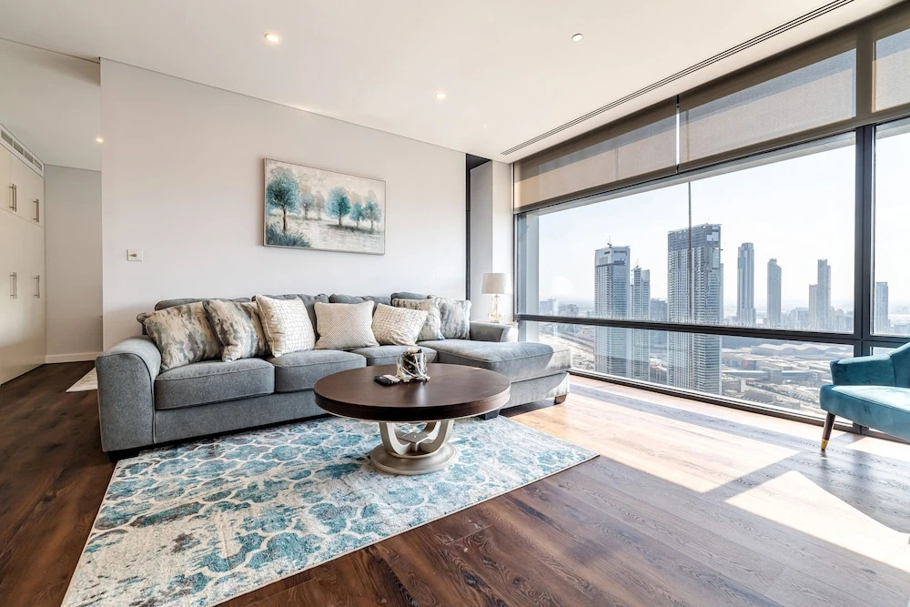 Апартаменты в центре дубая. Дерево в отделке квартиры Дубай. Апартаменты в Дубае фото. Дубай квартира за 100000000 долларов. Sunrise Bay Tower 2.