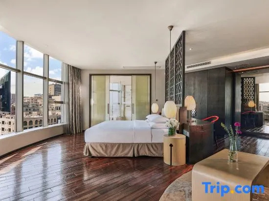 Deluxe Suite with panoramic view