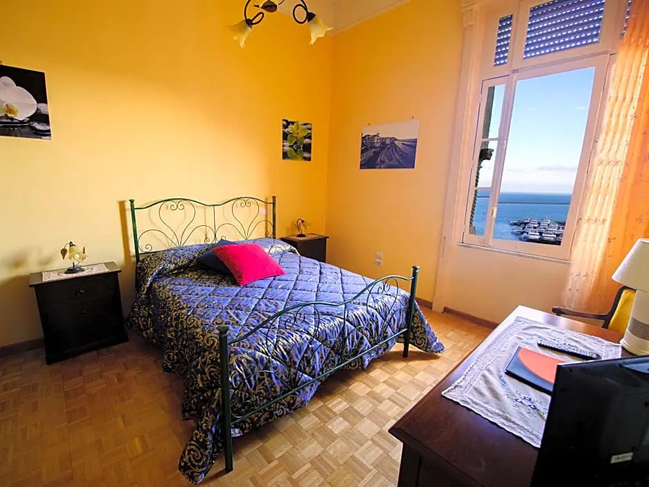 Economy room with sea view