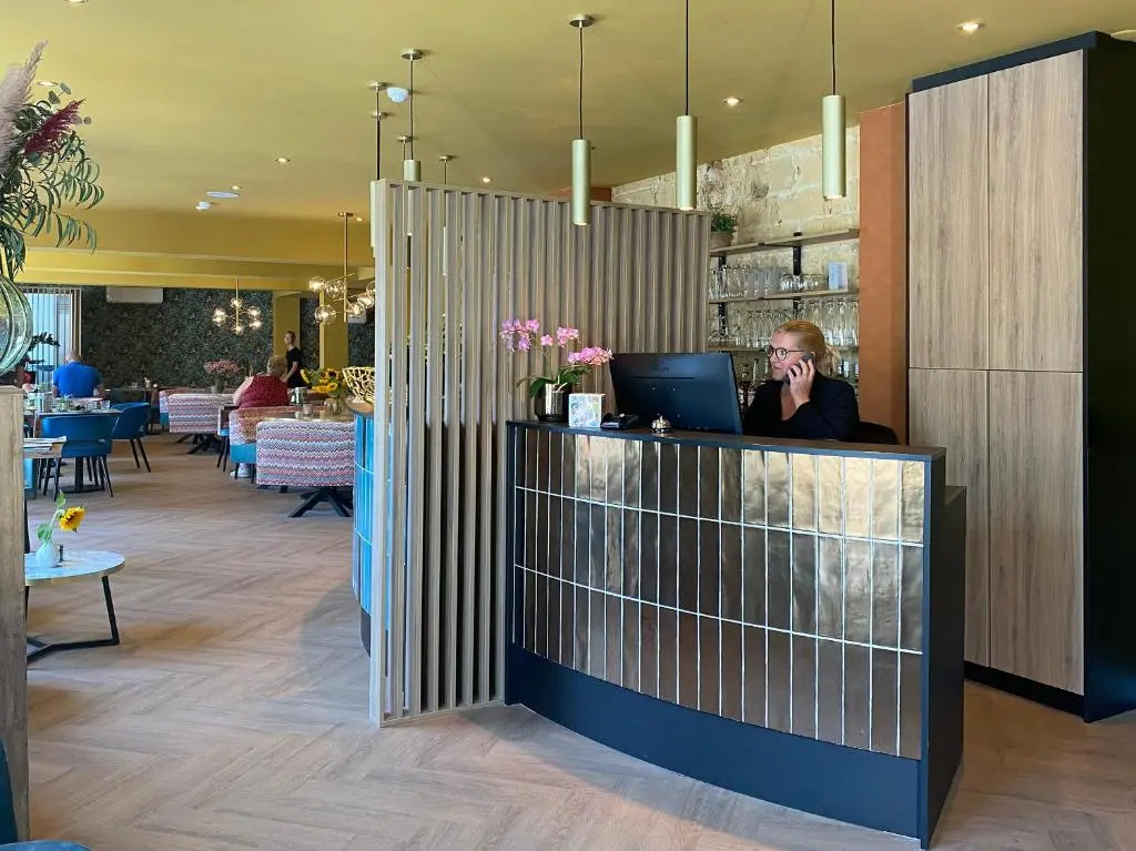 Lobby & Reception