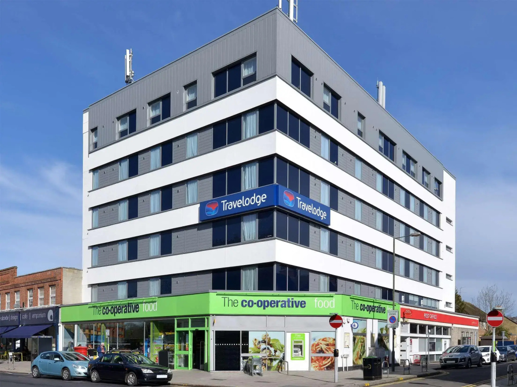 Travelodge London Raynes Park — фото