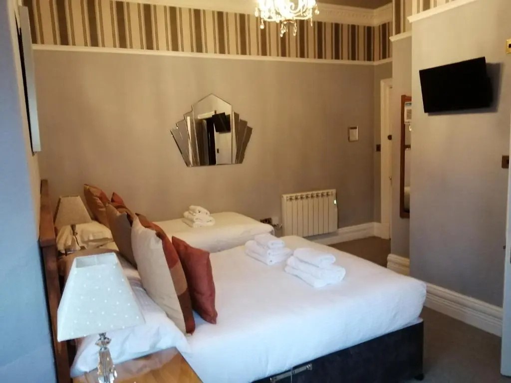 Standard Triple room