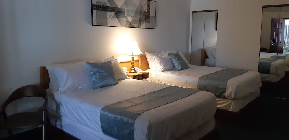 Sunshine Lodge — 4