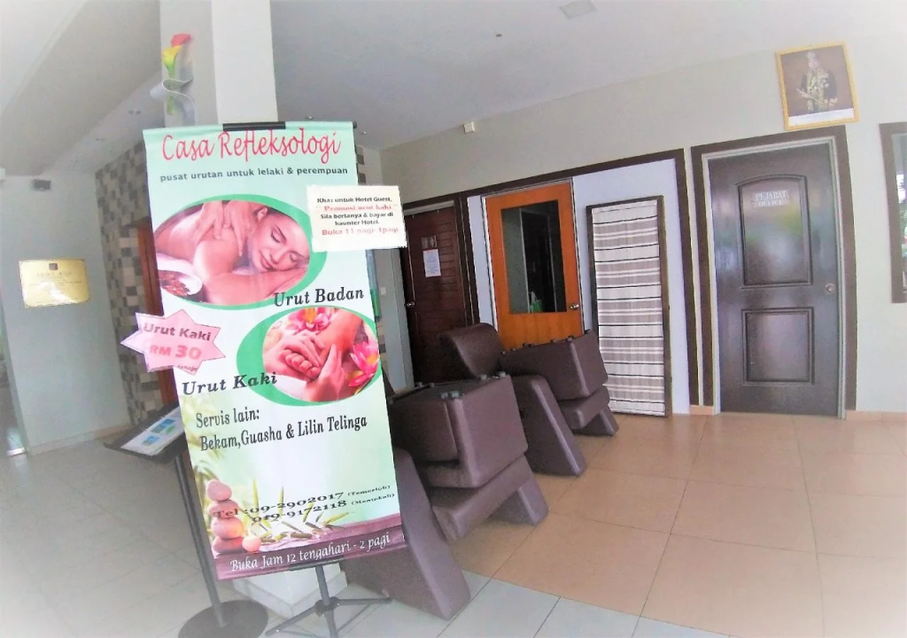Lobby & Reception