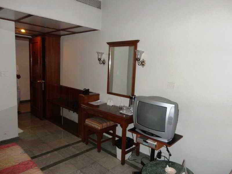 Hotel Amar Comforts — 4