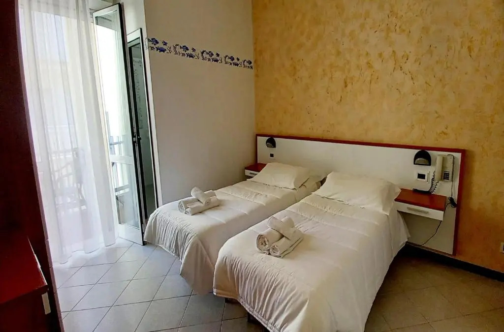 Standard Double room with balcony (full double bed)