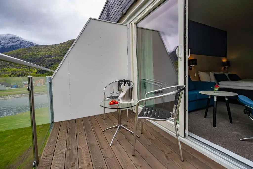 Balcony & Terrace