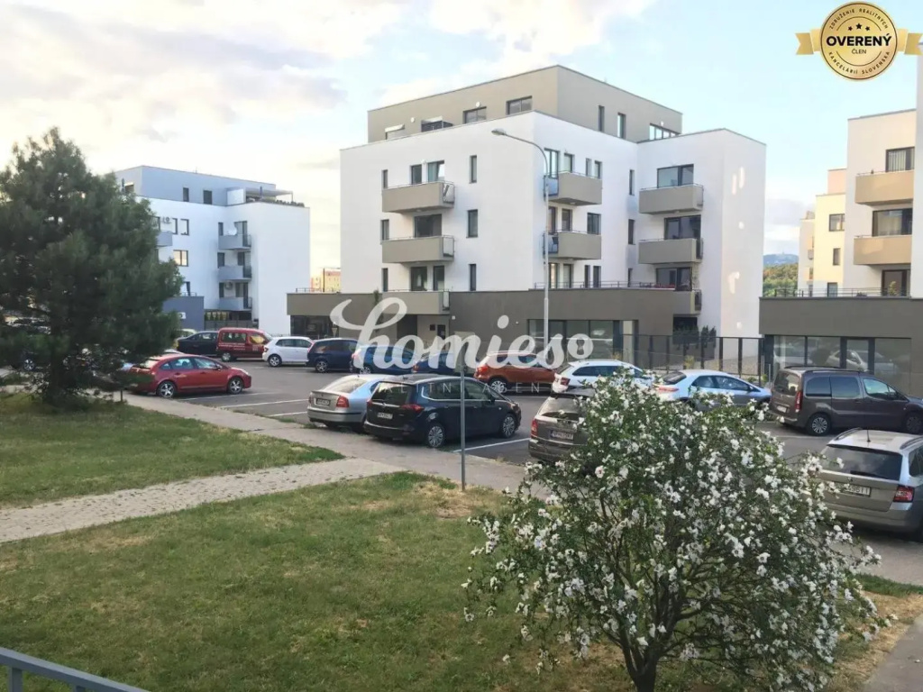 Private 5 star - Stylish - 3 room flat with secured in-door Pkg