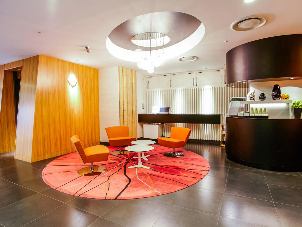 Lobby & Reception
