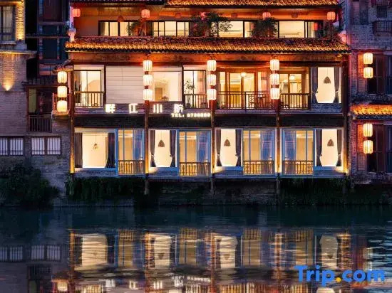 Riverside courtyard of Luan Xiyin mountain, Zhenyuan