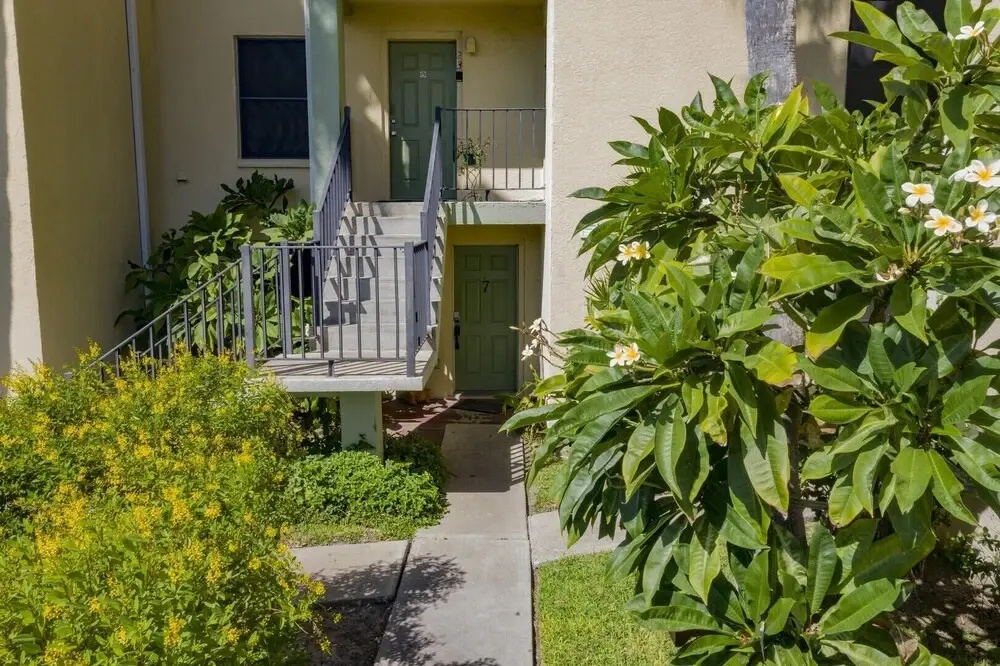 Clean Updated Condo w/ Pool 1/2 a Block to Beach 2 Bedroom Home by Redawning
