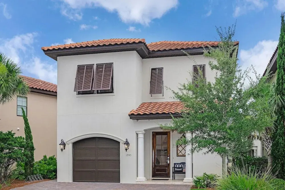 Villa Lago 1945 - 4BR 4b.5a -