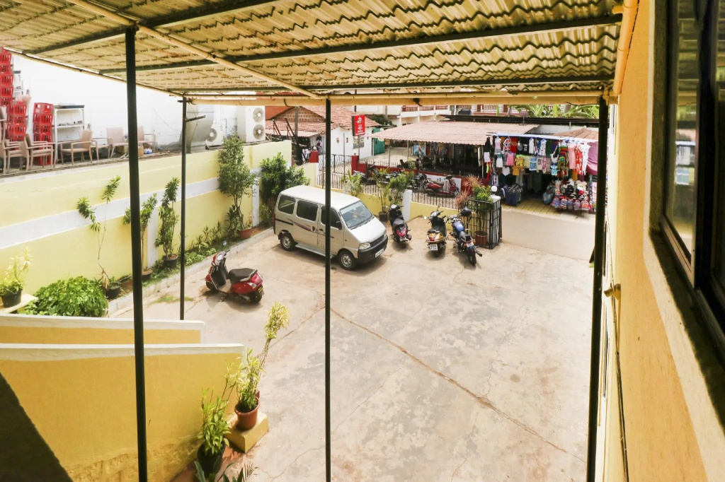 OYO Home 80187 Yellow Elephant Baga Beach