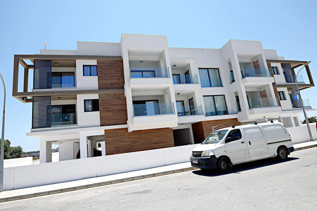 Golden Tree Apartment