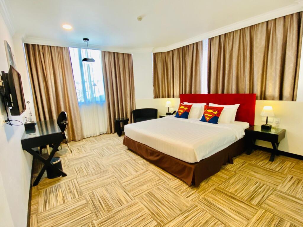 Santa Grand Hotel East Coast, a NuVe Group Collection by null