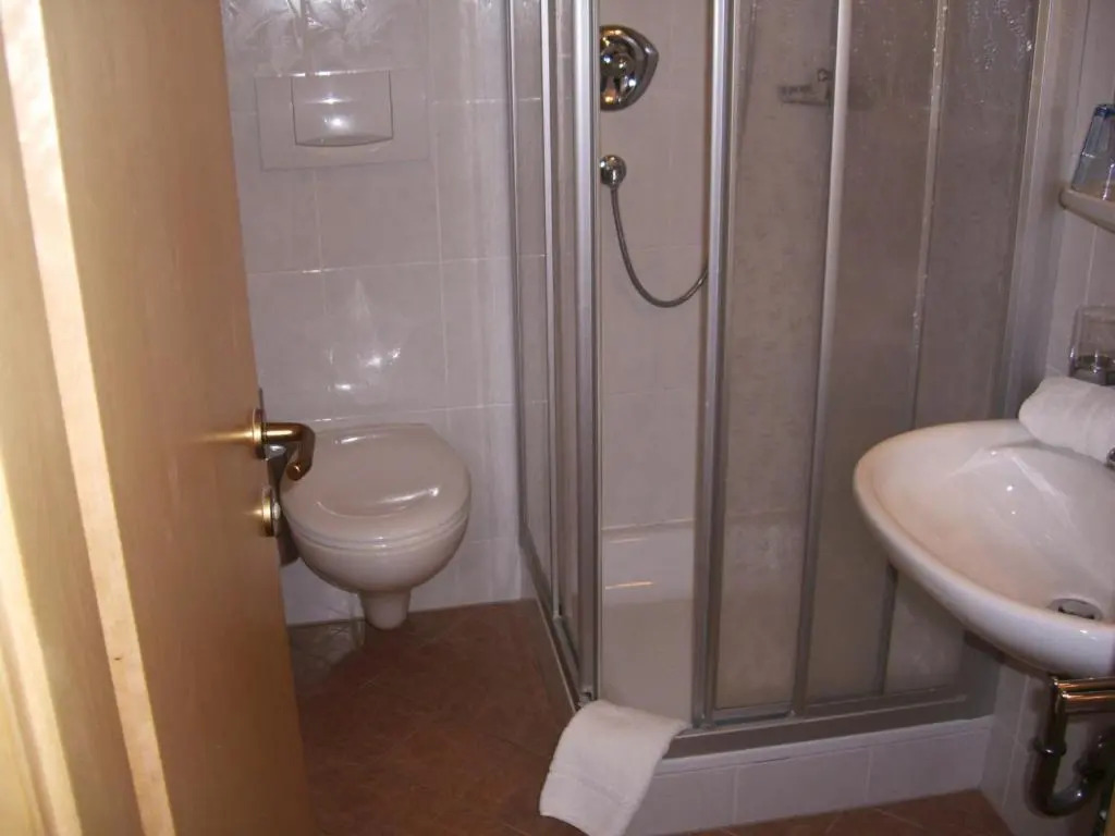 山景經典雙人房，配有大雙人床