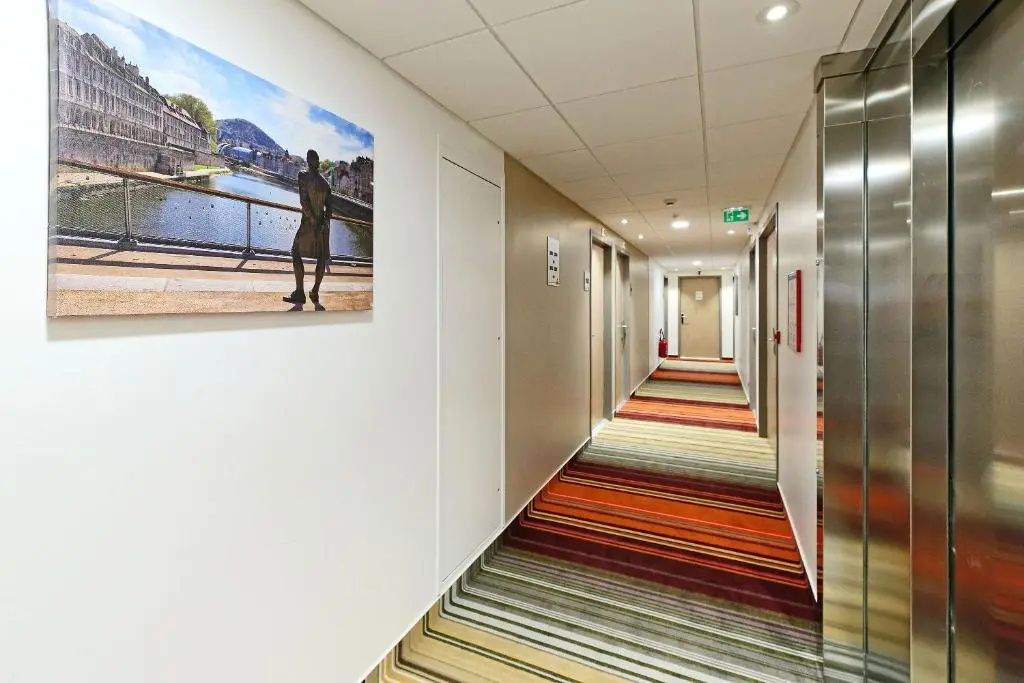 Lobby & Reception