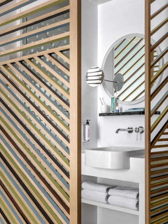 Одноместный номер Standard двуспальная кровать в OKKO Hotels Toulon Centre