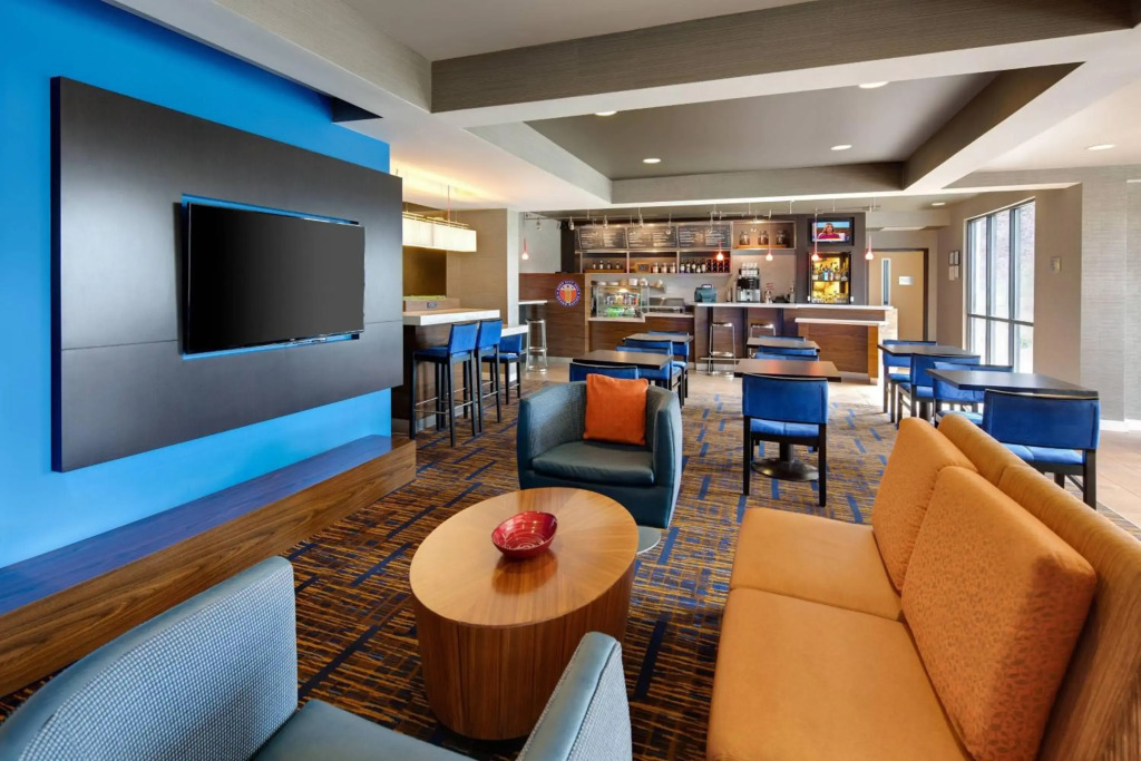 Courtyard by Marriott Grand Rapids Airport - фото 29