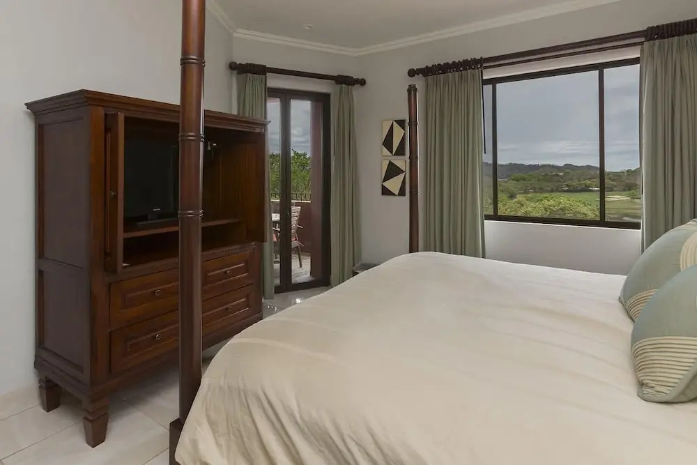 Exclusive Home on Golf Course at Reserva Conchal is Stunning Inside and Out - фото 4