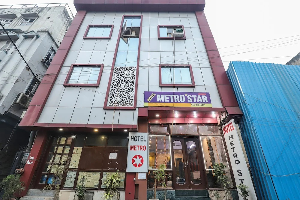 OYO 26873 Hotel Metro Star