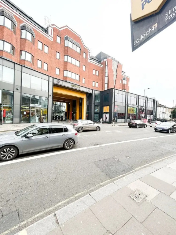Hammersmith 2 Bedroom Flat River Thames