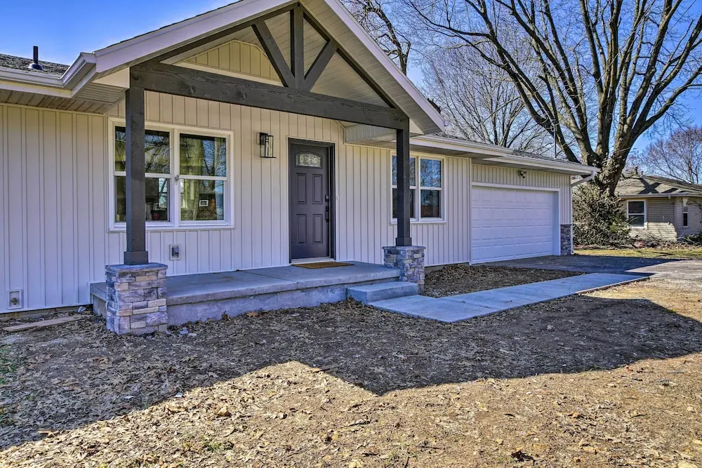 Retreat w/ Deck ~ 9 Mi to Downtown Springfield