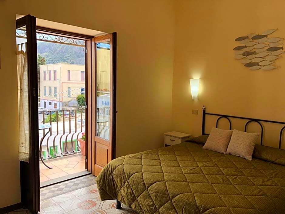 "Diana Brown" Bed & Breakfast Guest House Studios by null