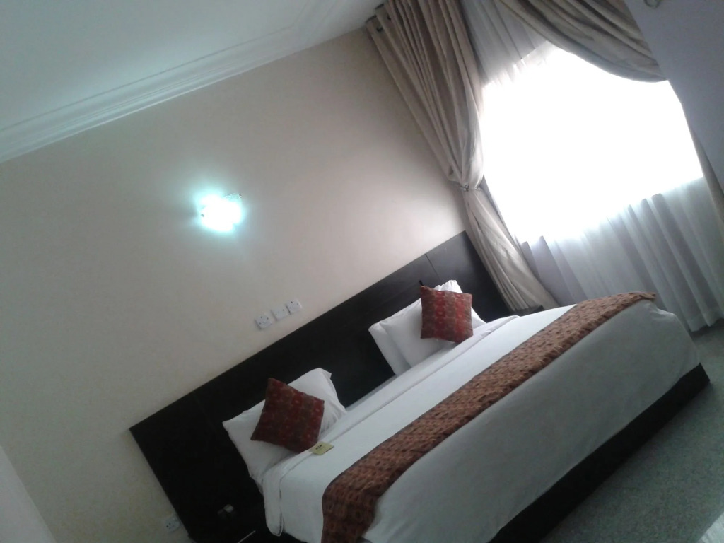 Jades Hotel - фото 4