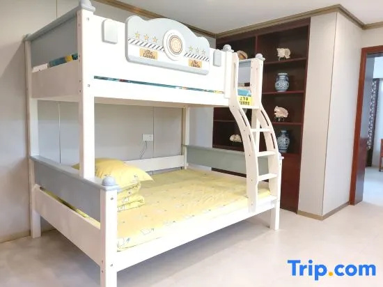 1 Bedroom Standard Family room with balcony and with sea view