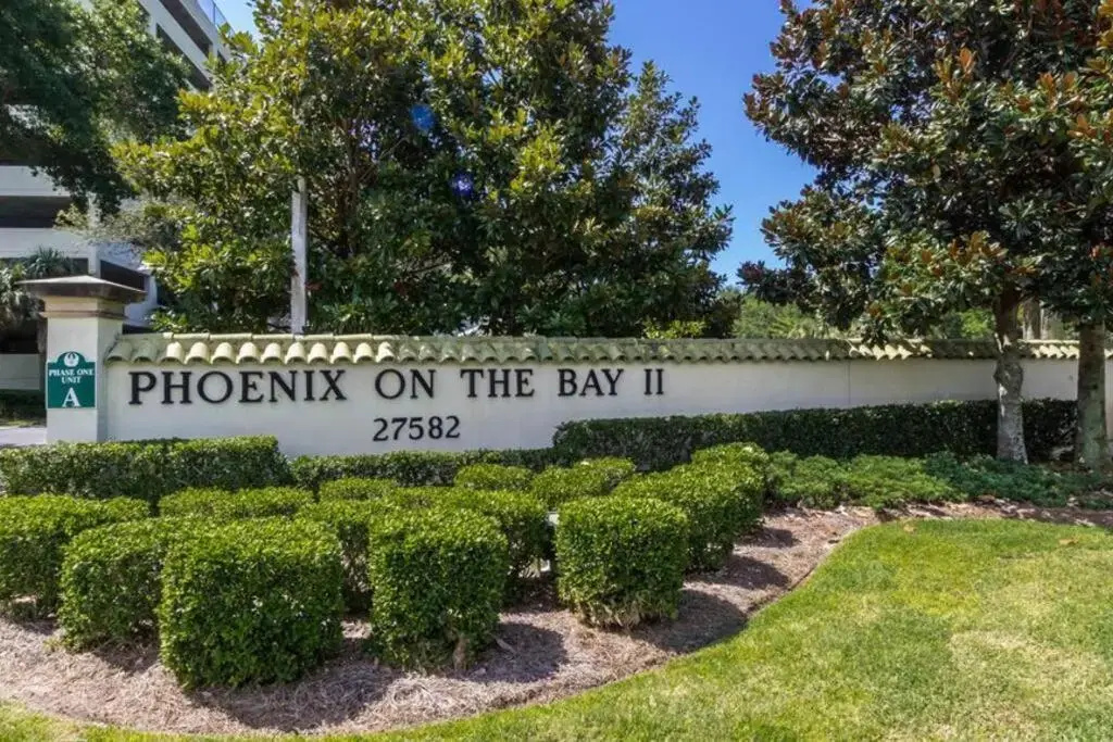 Phoenix on the Bay 2206- Elegant condo w/Lazy River Vortex Slide & Bay Views!