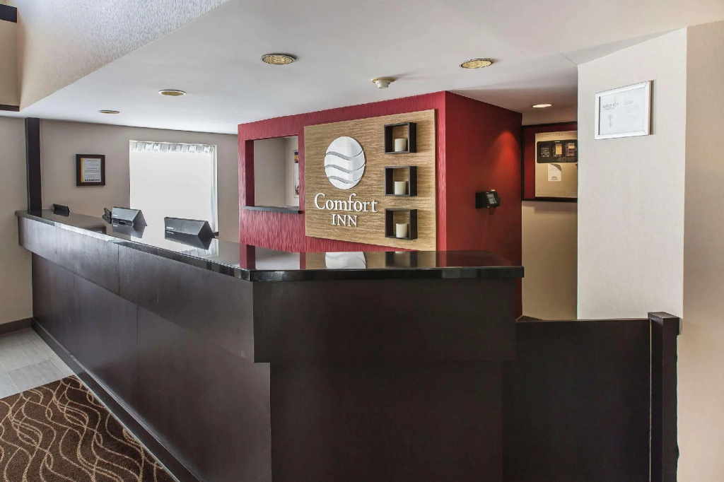 Lobby & Reception