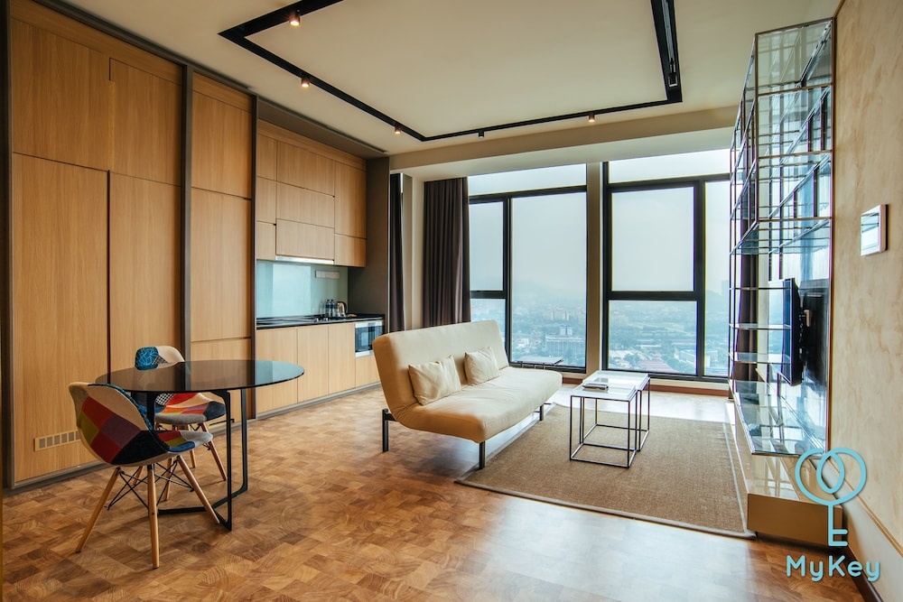 Expressionz Professional Suites By MyKey Global — фото
