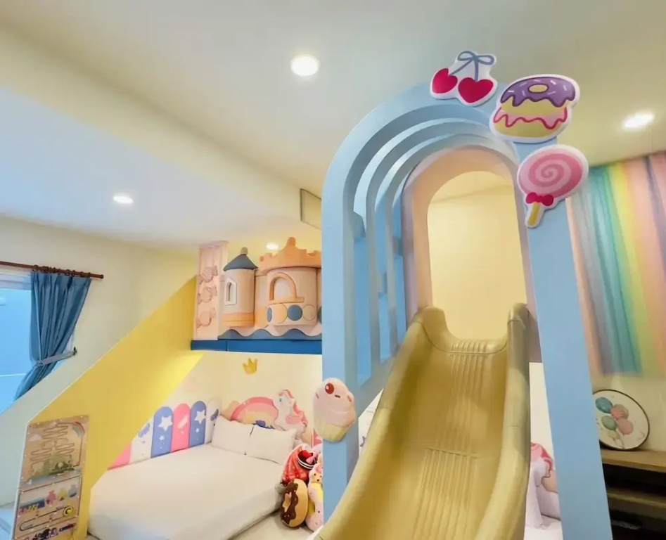 Deluxe Quadruple room with balcony