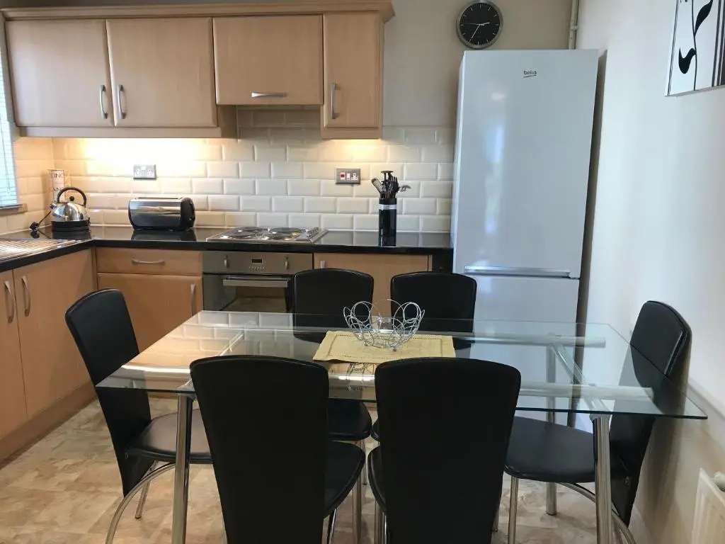 3 Bedrooms Apartment