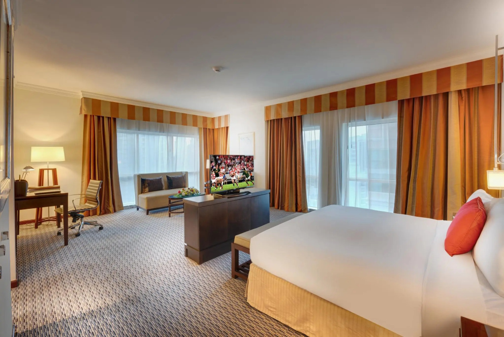 Отель Radisson Blu Barsha Heights — фото
