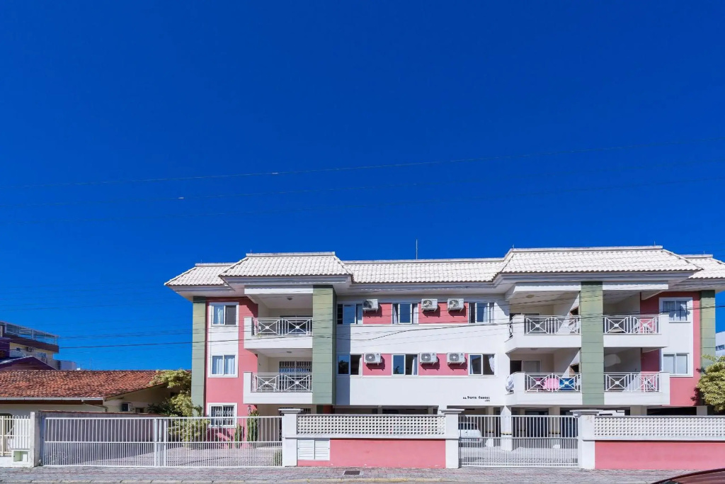 Porto Canoas 203 - Aconchegante apartamento em Bombas - Acomoda 4 pessoas - À poucos metros da praia