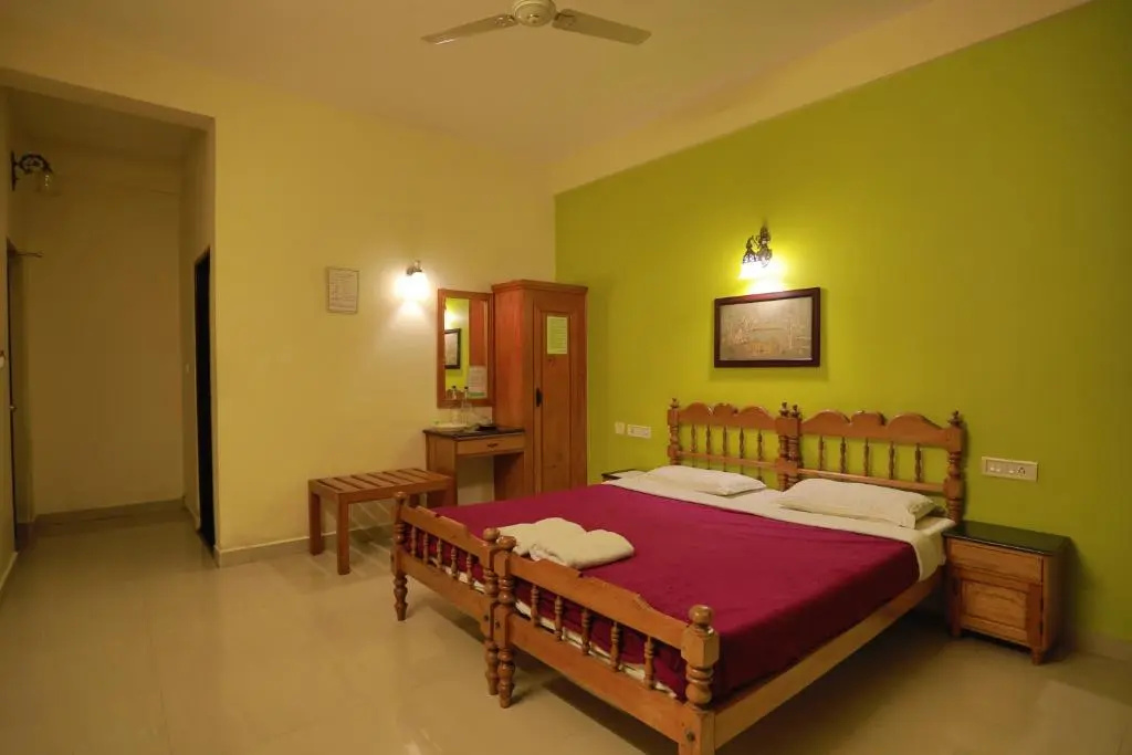 Deluxe Double room (full double bed)