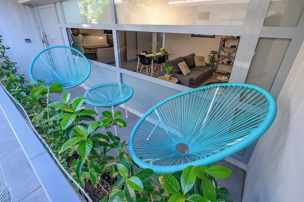 Gazi Metro APT Urban Balcony Oasis