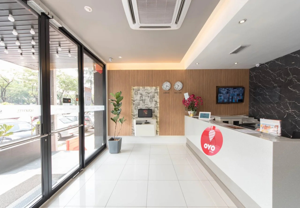 Lobby & Reception