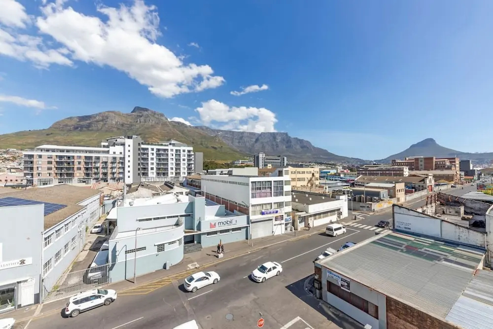 Stunning Studio Apartment With Balcony, Woodstock!