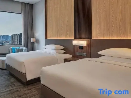Standard Quadruple room with city view