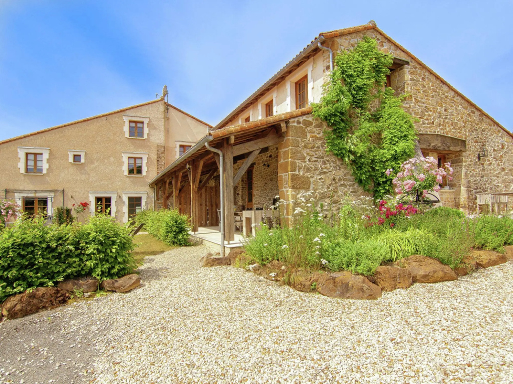 Very Nice Cottage with Studio on a Domain with Heated Pool