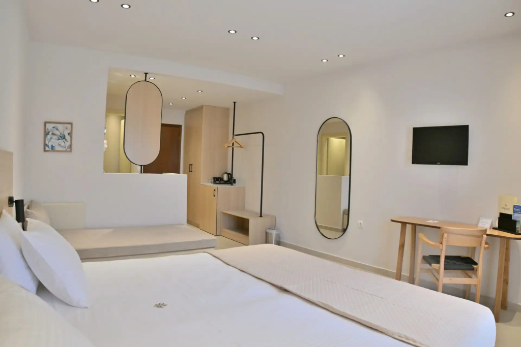 Standard Double room with partial sea view (full double bed)