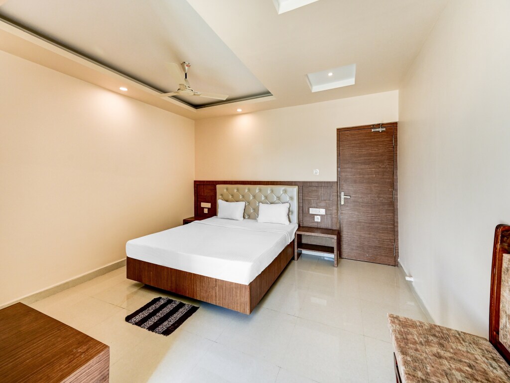 Номер Deluxe в Capital O 86823 Hotel Subhadarsan