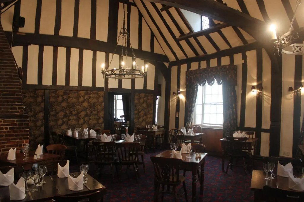 Brook Red Lion Hotel - Général