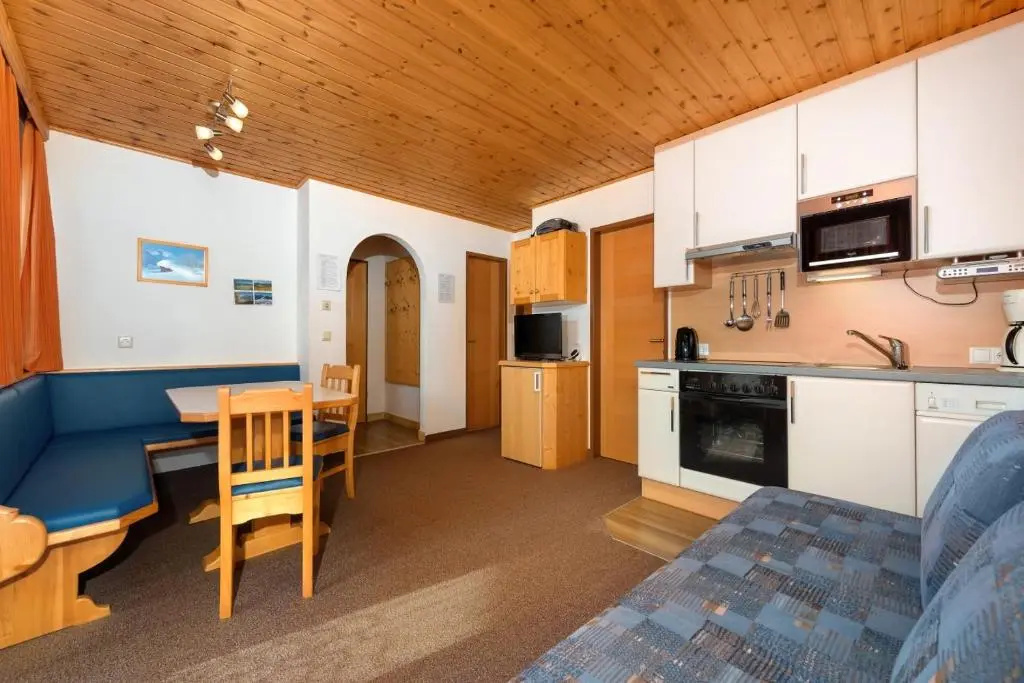 2 Bedrooms Apartment