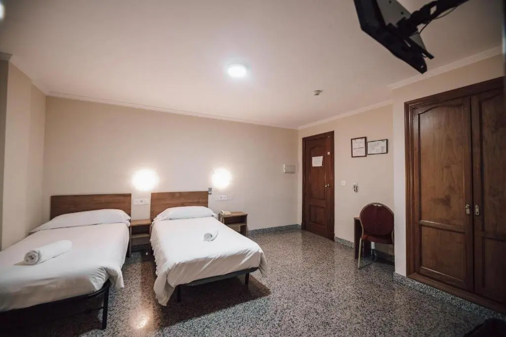 Economy (No window) Double room (twin beds)